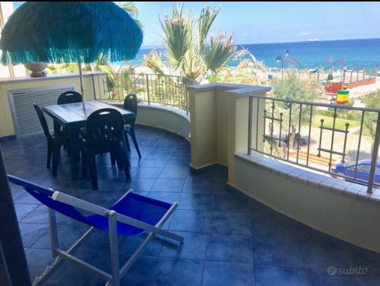 Vila La Baia Di Ulisse Venetico Exteriér fotografie